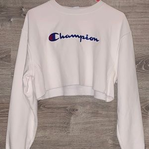 white cropped champion hoodie